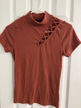 Cutout Lattice Short Sleeve Top in Rust